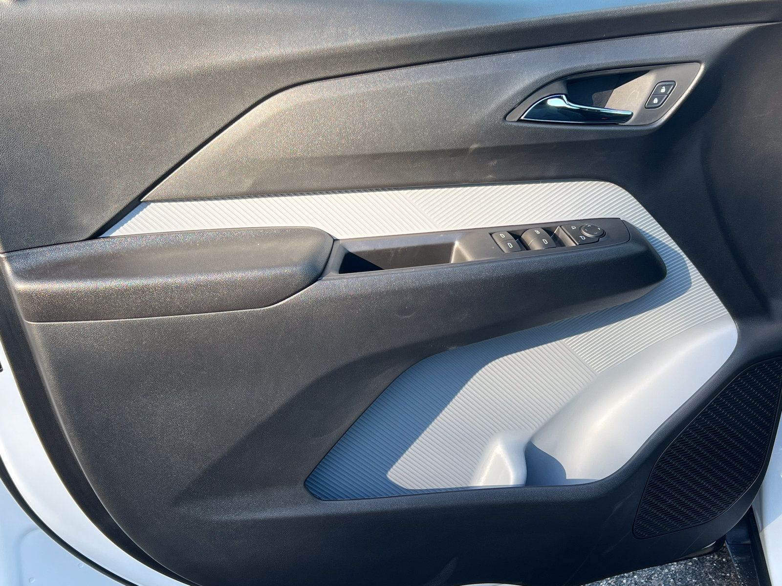 New 2027 Chevrolet Bolt LT w/ Comfort Package FWD image 11