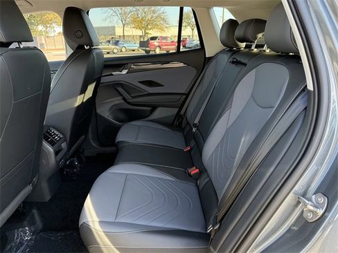 New 2026 Volkswagen Tiguan SE image 18