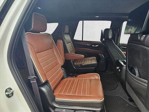 Used 2023 GMC Yukon Denali Ultimate image 18