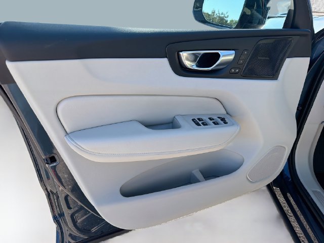 Used 2026 Volvo XC60 B5 Ultra AWD/4WD image 22