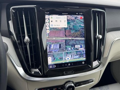 Used 2024 Volvo S60 B5 Plus image 22