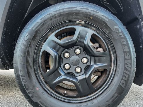 Used 2019 Jeep Renegade Sport image 37