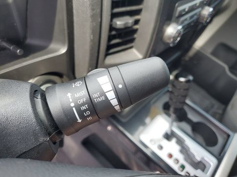 Used 2013 Nissan Titan SV w/ SV Value Truck Pkg RWD image 14