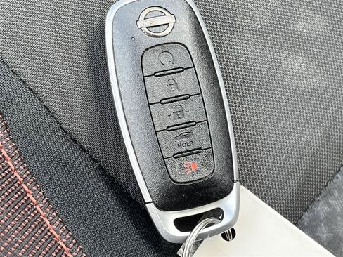 Used 2025 Nissan Versa SR FWD image 27
