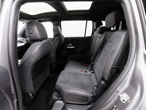 Used 2023 Mercedes-Benz EQB 300 4MATIC image 25