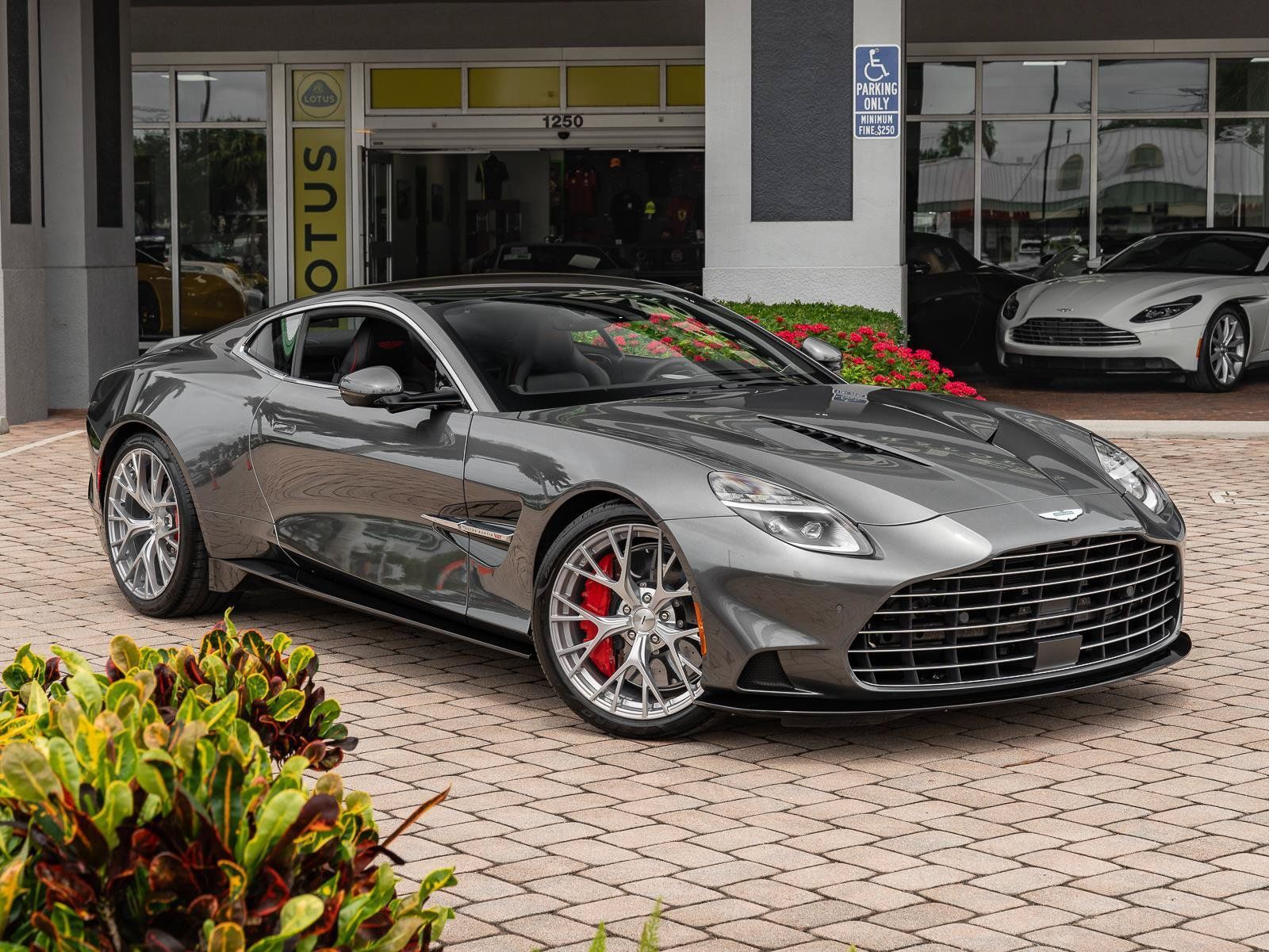 Used 2025 Aston Martin Vanquish RWD image 3