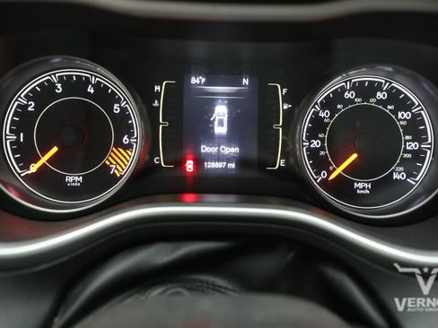 Used 2015 Jeep Cherokee Sport FWD image 5