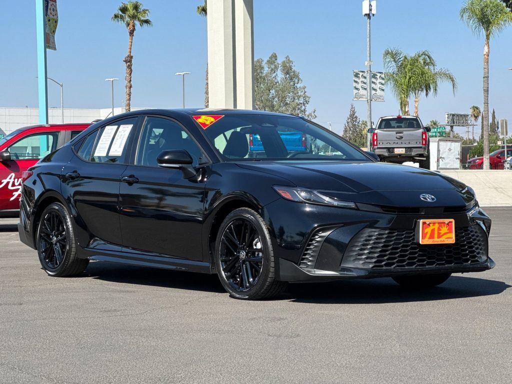 Used 2025 Toyota Camry SE FWD image 7