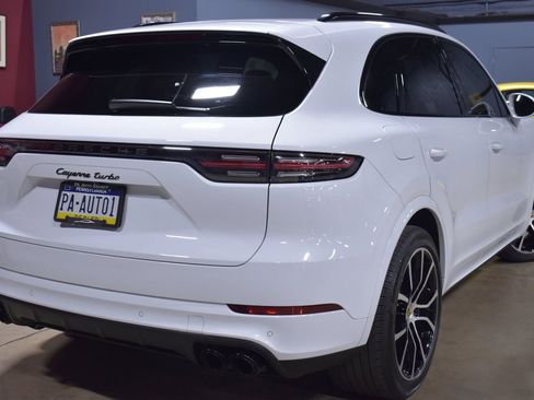Used 2023 Porsche Cayenne Turbo w/ Premium Package Plus image 10