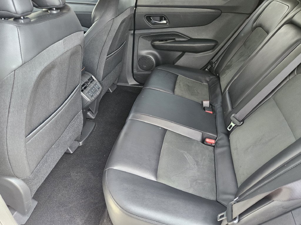 Used 2024 Nissan Ariya AWD image 30