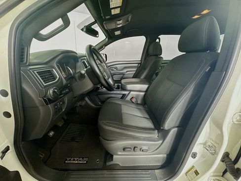 Used 2018 Nissan Titan SV w/ SV Convenience Package image 24