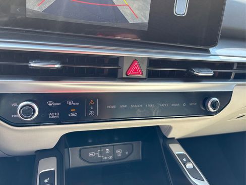 Certified 2025 Kia Sorento S image 28