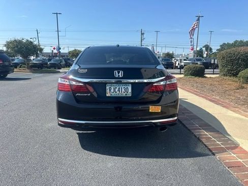 Used 2017 Honda Accord EX-L image 8