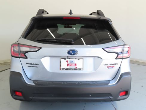 Used 2025 Subaru Outback Onyx Edition image 6