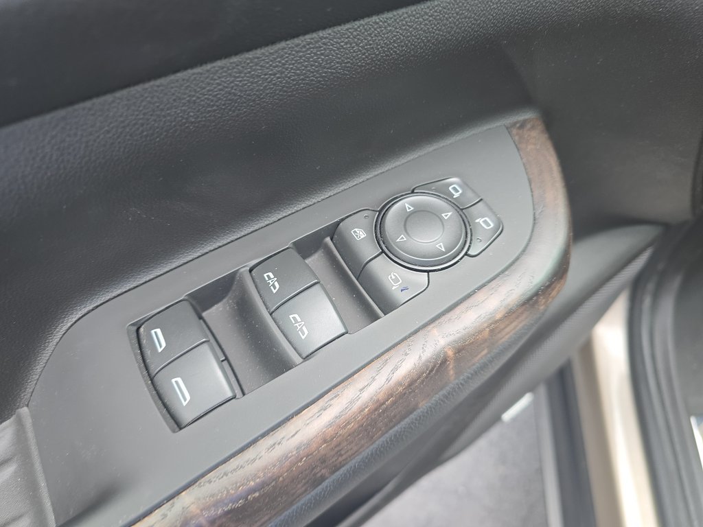Used 2023 GMC Acadia Denali AWD/4WD image 11