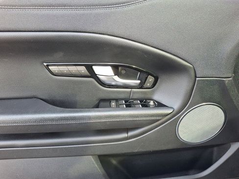 Used 2019 Land Rover Range Rover Evoque SE Premium image 19