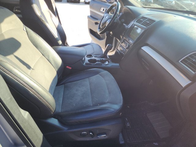 Used 2017 Ford Explorer XLT w/ Equipment Group 202A FWD image 41