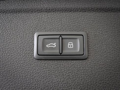 Certified 2025 Audi Q5 2.0T Premium w/ Convenience Plus Package image 18