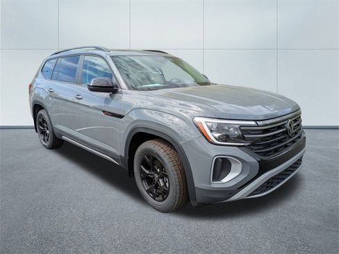 New 2025 Volkswagen Atlas Peak Edition SE image 1