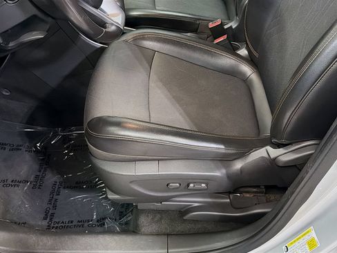 Used 2019 Chevrolet Trax LT w/ LT Convenience Package FWD image 17