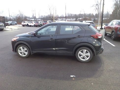 Used 2023 Nissan Kicks S image 3