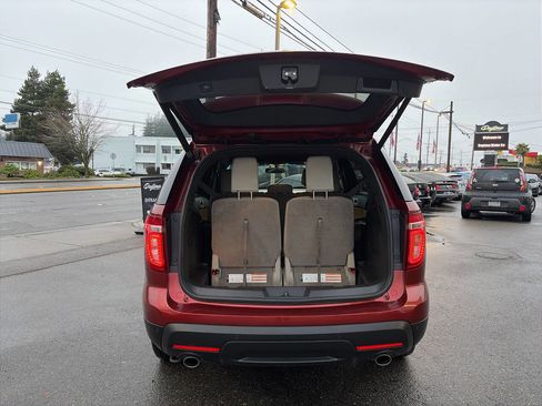 Used 2014 Ford Explorer XLT w/ Equipment Group 202A image 8