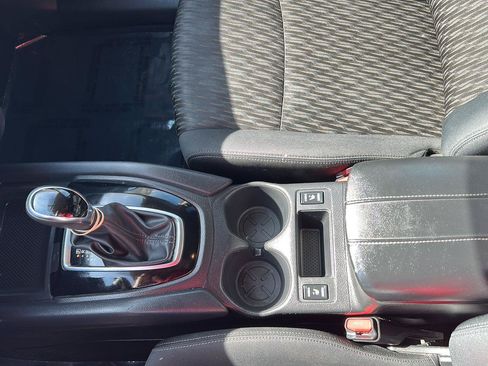 Used 2018 Nissan Rogue SV AWD/4WD image 15