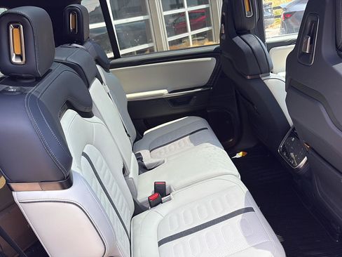 Used 2025 Rivian R1S Adventure AWD/4WD image 25