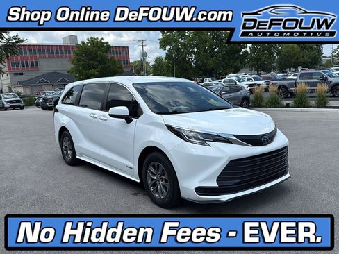 Used 2021 Toyota Sienna LE FWD image 1