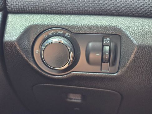 Used 2016 Chevrolet Cruze LT w/ Technology Package FWD image 29