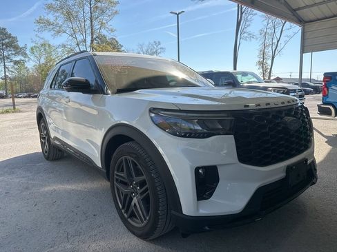 Used 2025 Ford Explorer ST image 1