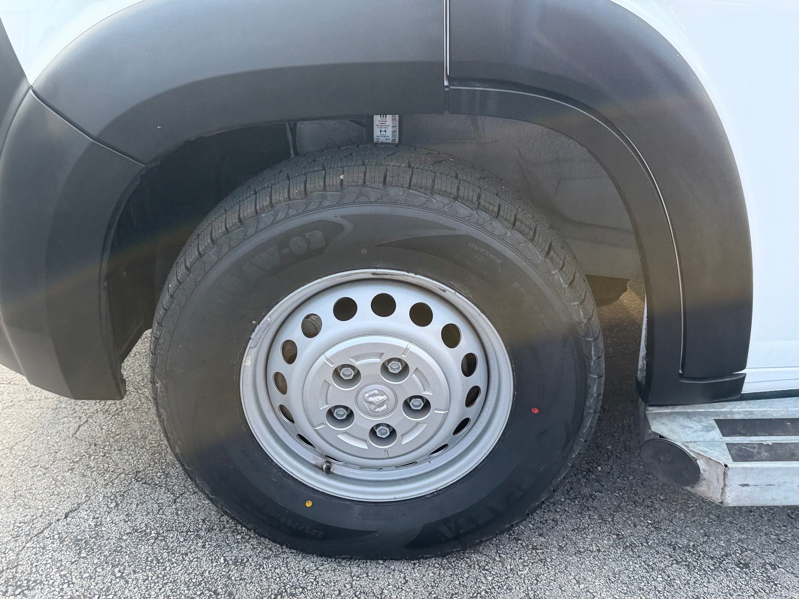 Used 2025 RAM ProMaster 2500 w/ U-Haul Equipment Group FWD image 18