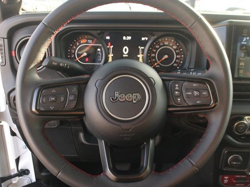 Used 2024 Jeep Wrangler Unlimited Rubicon image 18