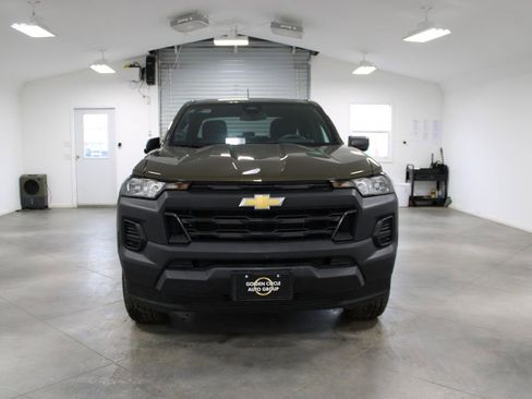 Used 2024 Chevrolet Colorado W/T image 3