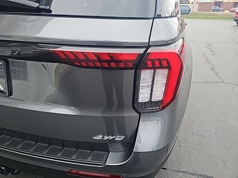 Used 2025 Ford Explorer ST-Line w/ ST-Line Street Pack image 6