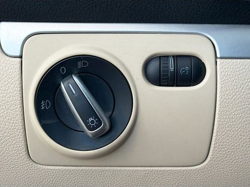 Used 2012 Volkswagen Eos Komfort image 30