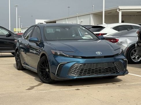Used 2025 Toyota Camry SE w/ Multimedia Upgrade Package FWD image 2