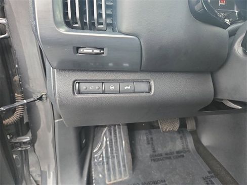 Certified 2025 Nissan Pathfinder SL image 18