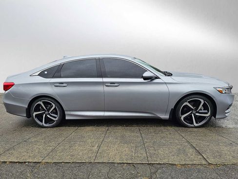 Used 2019 Honda Accord Sport image 2