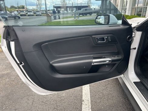 Used 2017 Ford Mustang GT image 13