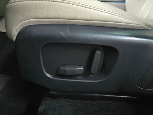 Used 2018 Land Rover Range Rover Velar R-Dynamic SE image 41