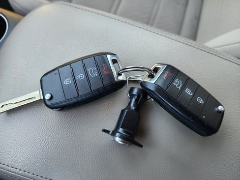 Used 2017 Kia Sorento AWD image 25