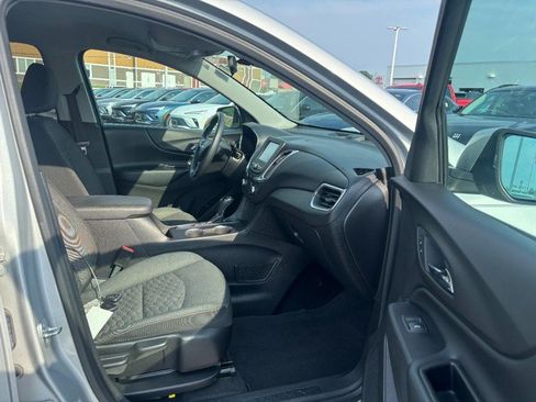 Used 2018 Chevrolet Equinox LT FWD image 12