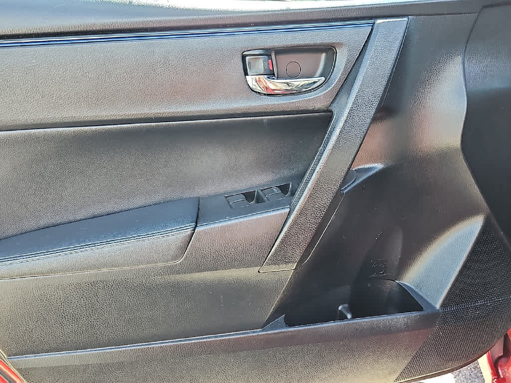 Used 2018 Toyota Corolla SE FWD image 11