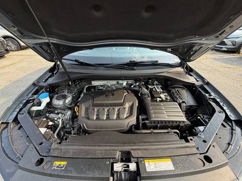 Used 2023 Volkswagen Tiguan SE w/ Panoramic Sunroof Package FWD image 28