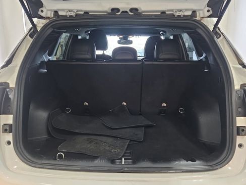 Used 2024 Jeep Compass Latitude image 10