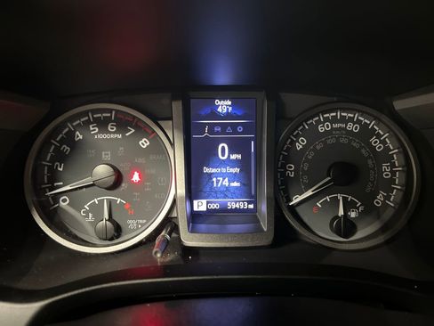 Used 2020 Toyota Tacoma TRD Off-Road AWD/4WD image 14