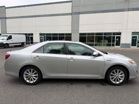 Used 2012 Toyota Camry XLE w/ Leather Pkg FWD image 17