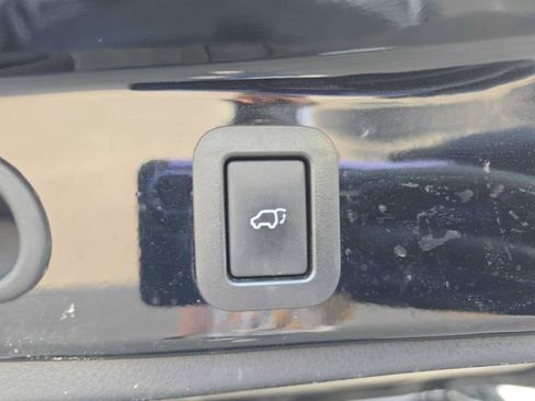 Used 2015 Toyota Highlander Limited AWD/4WD image 16