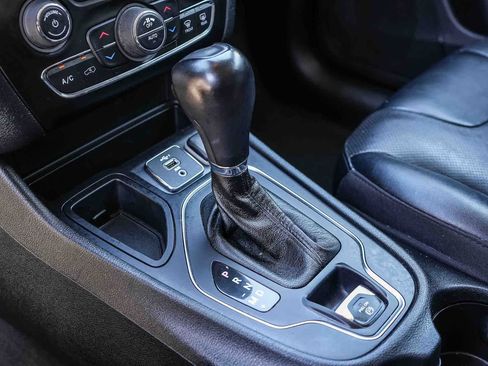 Used 2022 Jeep Cherokee Latitude Lux w/ Sun & Sound Group FWD image 19